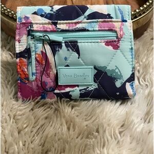 Vera Bradley ultralight RFID Mini Tri-Fold Wallet 29020-17861 floating Blossoms